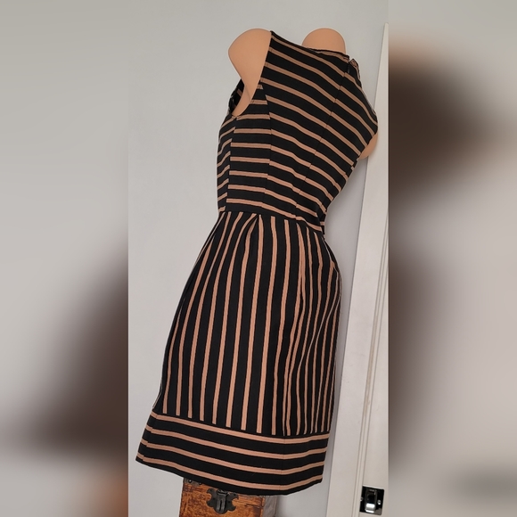 Stylish and Sophisticated Stripe Dress, Size M - Picture 7 of 14